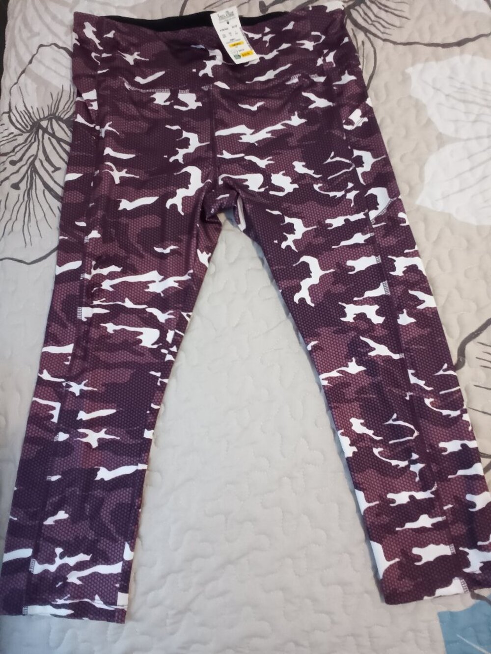 VOGO LEGGINGS - ( Camo) XL NWT!!
